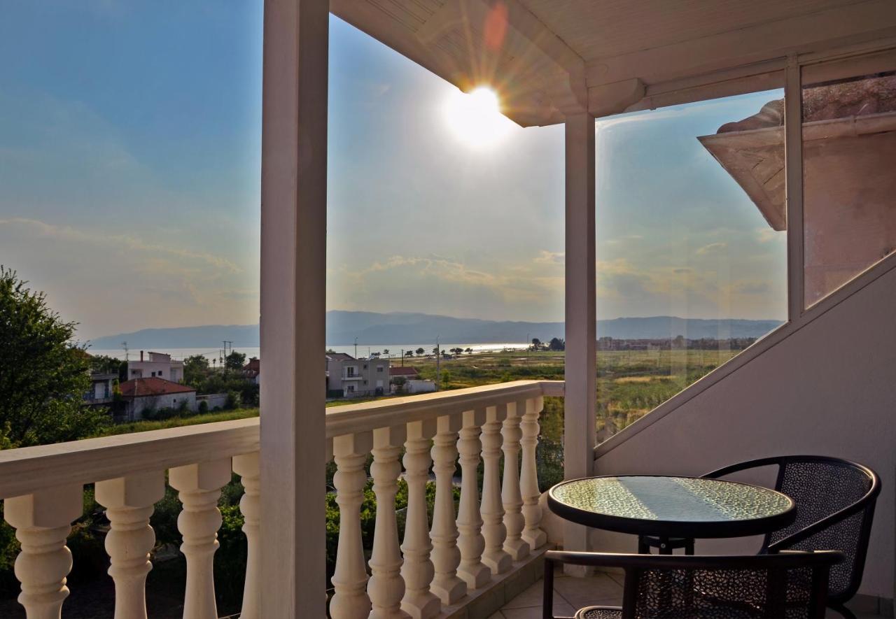Joya Ofrynio Stylish Suites Ofrínion Exteriér fotografie