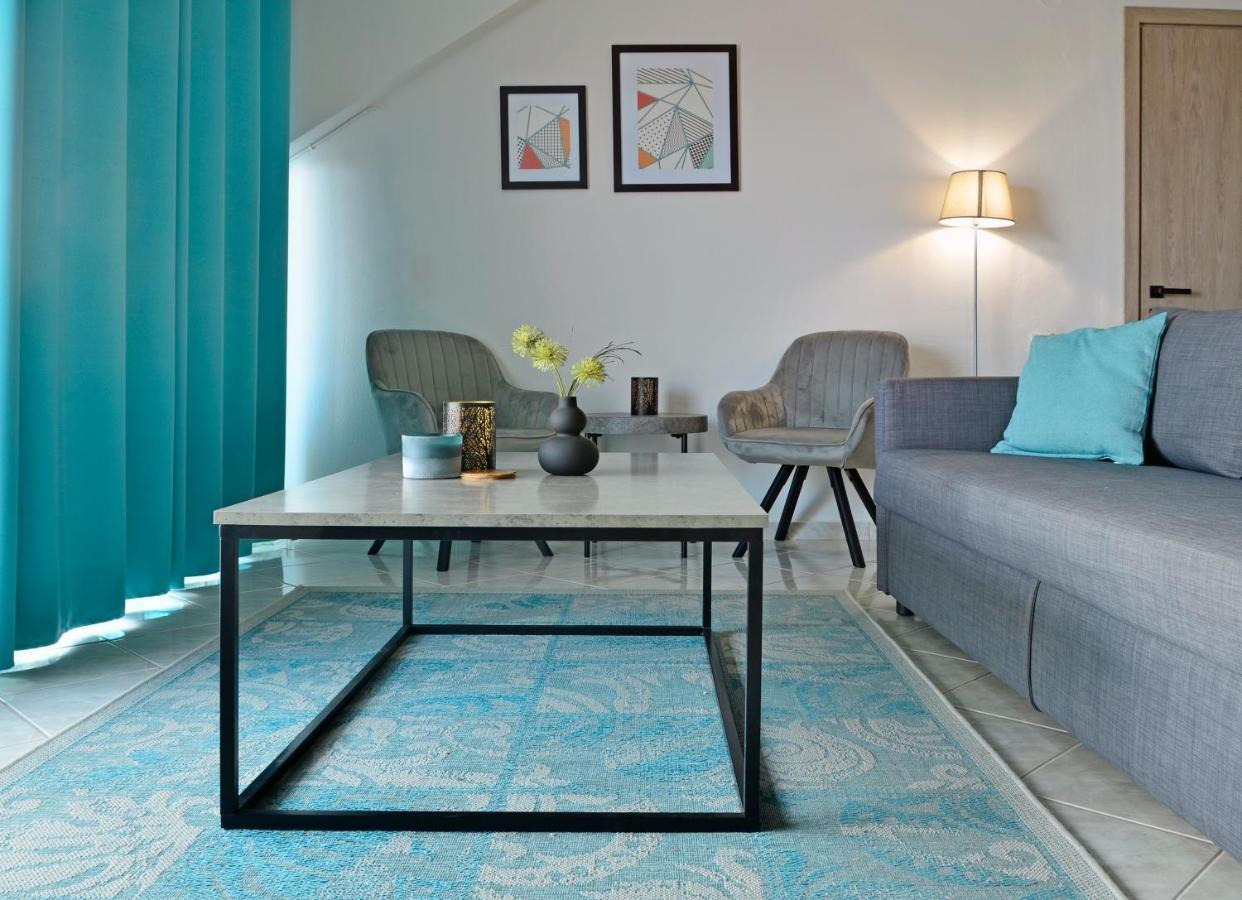 Joya Ofrynio Stylish Suites Ofrínion Exteriér fotografie